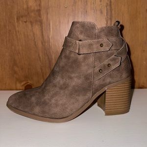 Size 8 Brown/Tan Booties